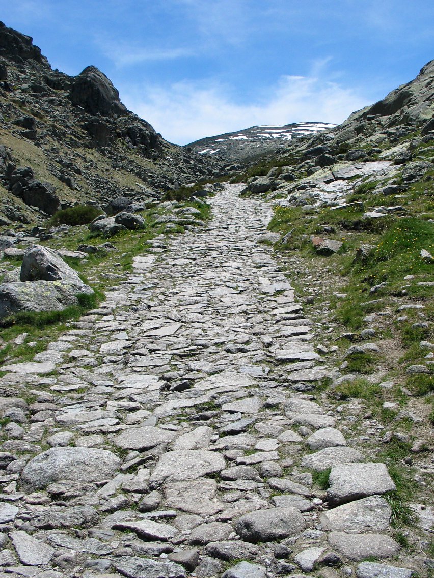 Plataformatik zirkora abiatzen den estrata