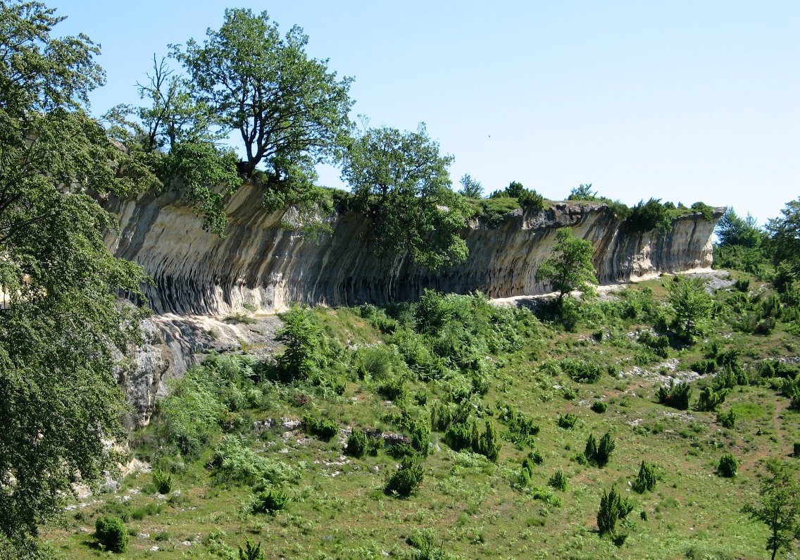 Karrantan bailara ixten duen harrizko ertza
