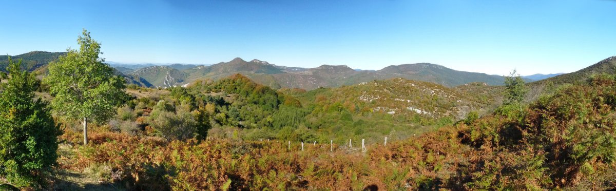 Artzeko mendien panorama Borporroren inguruetatik