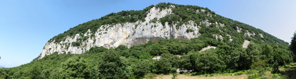 Hegoaldeko hormak Pierola aldetik ikusita