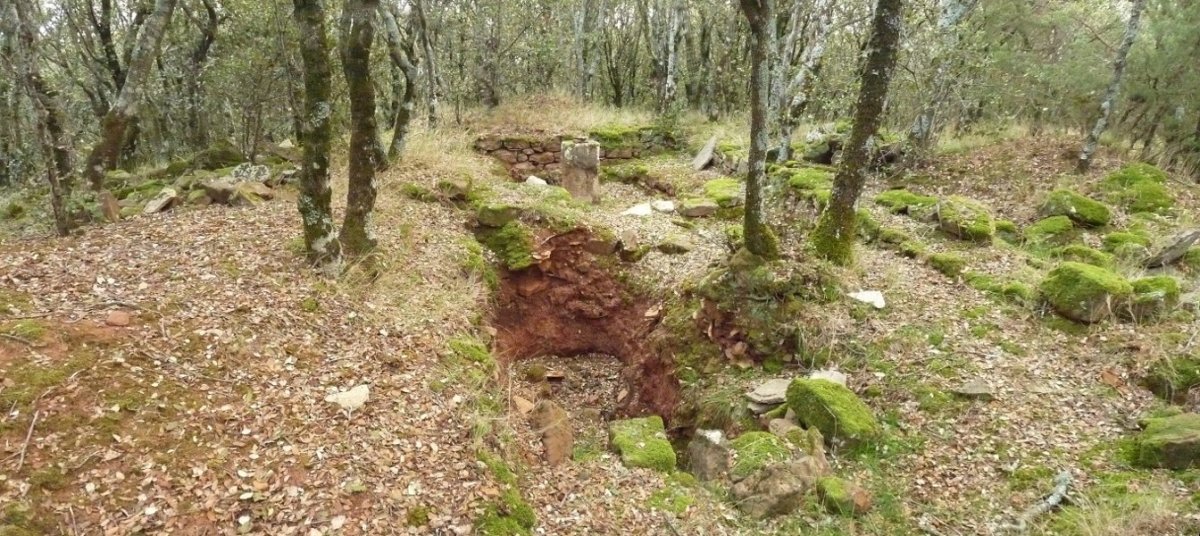San Gerbasko gailurrean, ermitaren hondakinak
