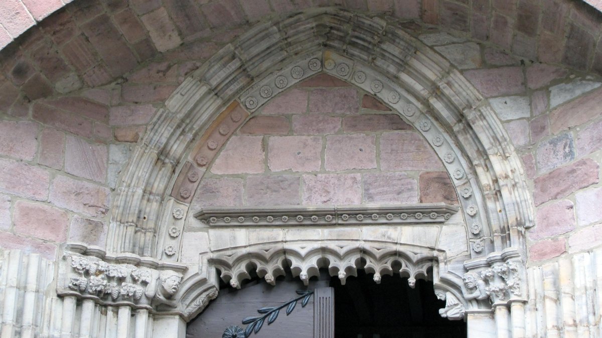 Santa Maria eliza, sarrerako atea