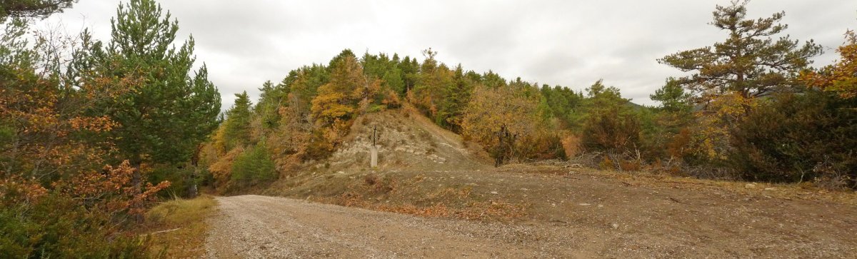 Santa Agedako lepo eta gurutzea