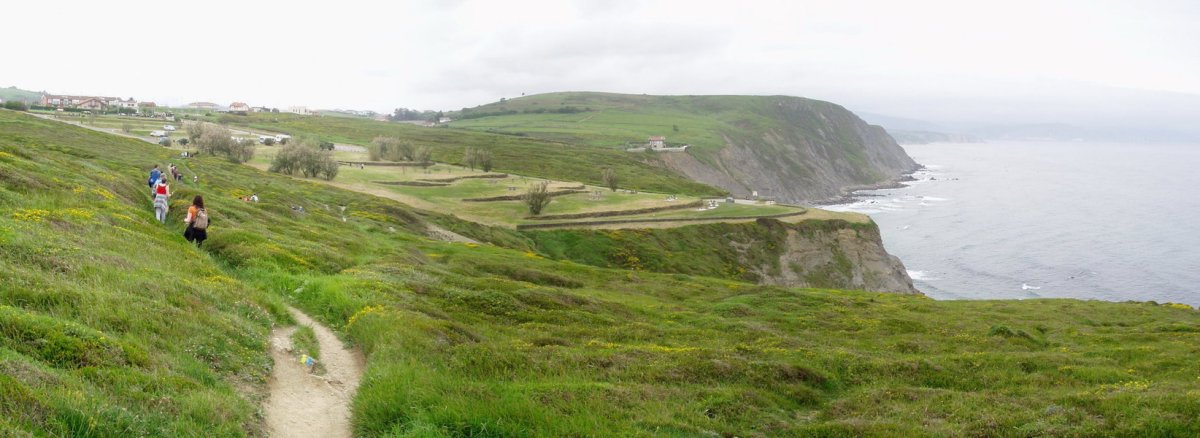 Barrikako itsasertzetik zehar