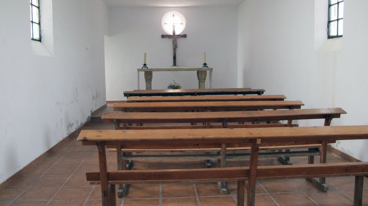 Santa Krutz ermita Erreniega mendian