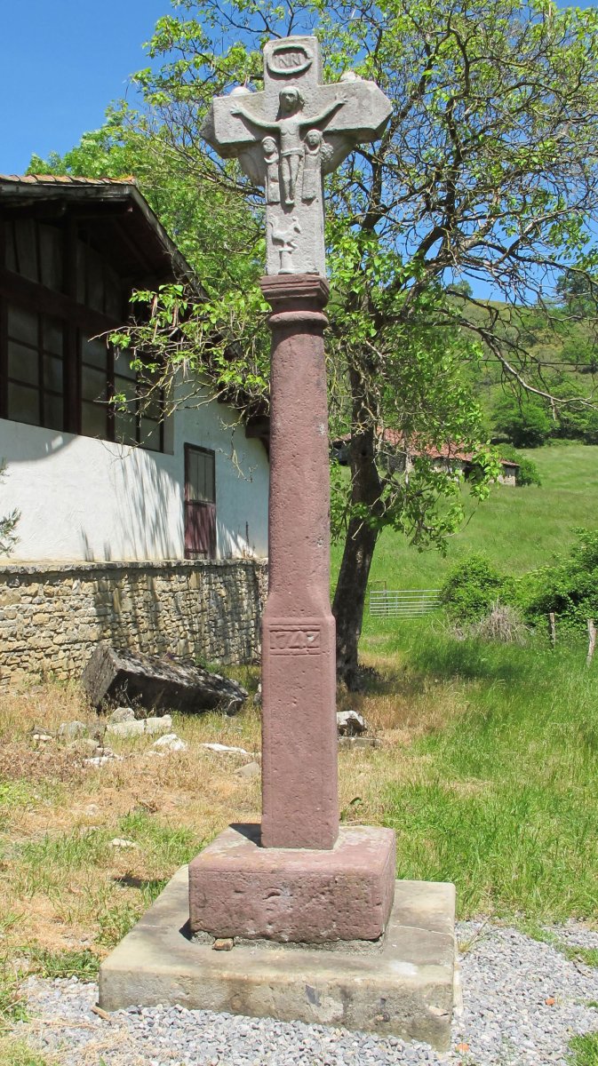 Kruzeroa ermitaren aurrean