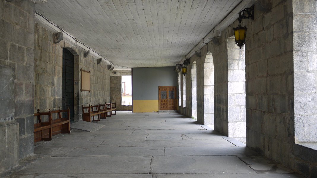 San Migel eliza, Leitza. Atariko arkupea.