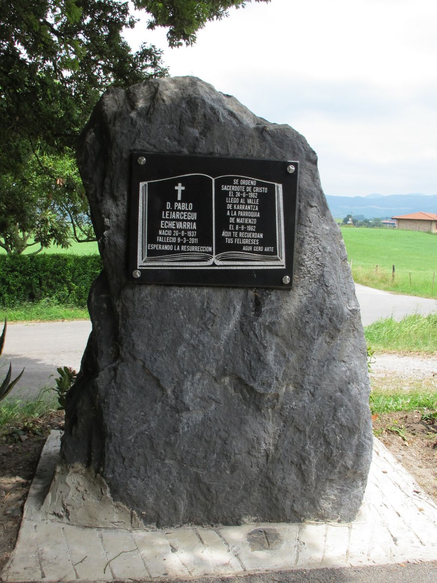 Oroigarria eliz atarian