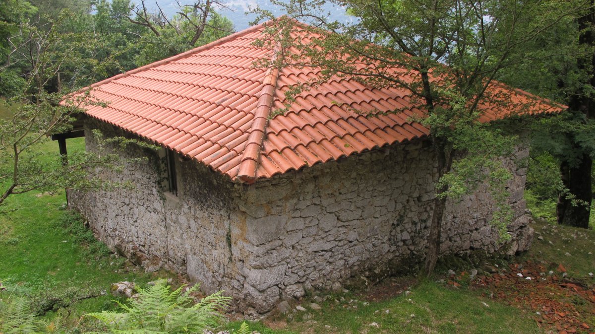 San Martin ermita Aldegoiena auzoan, Mañaria