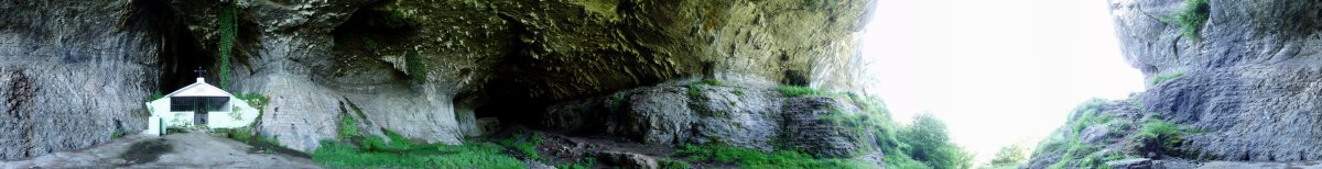 Urallaga kobazuloaren barruan 360ºtako ikuspegia