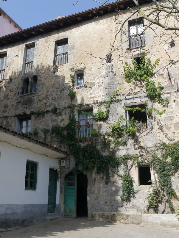 Jauregiaren aldameneko etxea