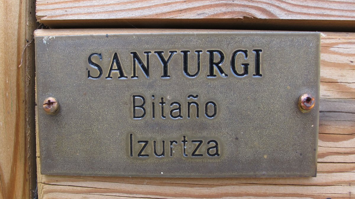 San Jorge ermitaren ordezko plaka, Izurtza