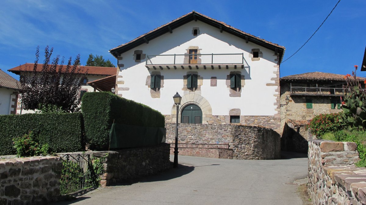 Etxenikea (Etxenekia) etxea, Aniz