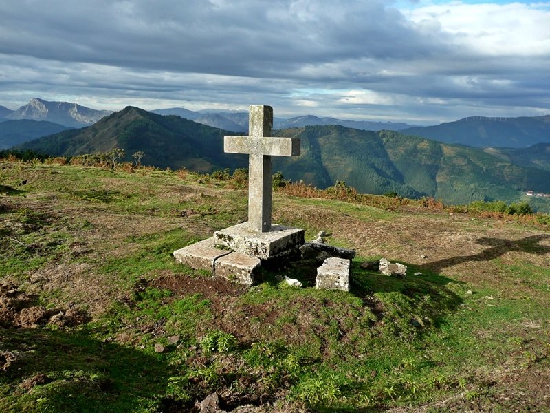 Gurutzea. Atzean,Urko