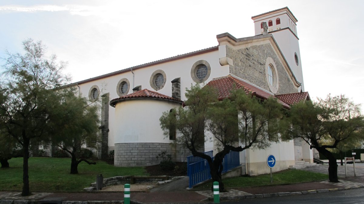 Santa Ana eliza, Hendaia