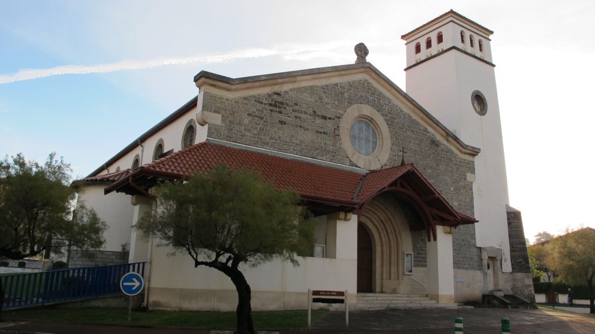 Santa Ana eliza, Hendaia