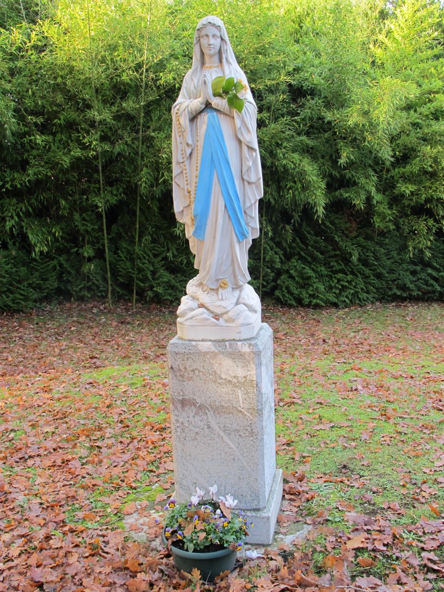 Chouhour ermita, Hiriburu