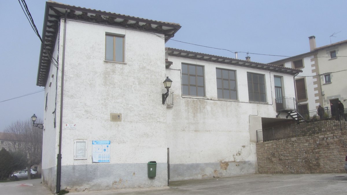 San Migel ermita ikastetxearen beheko solairuan, Alloz