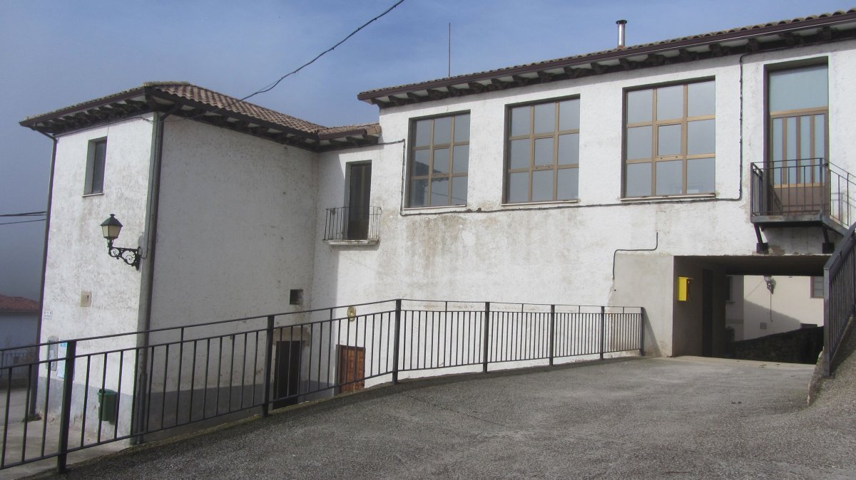 San Migel ermita ikastetxearen beheko solairuan, Alloz