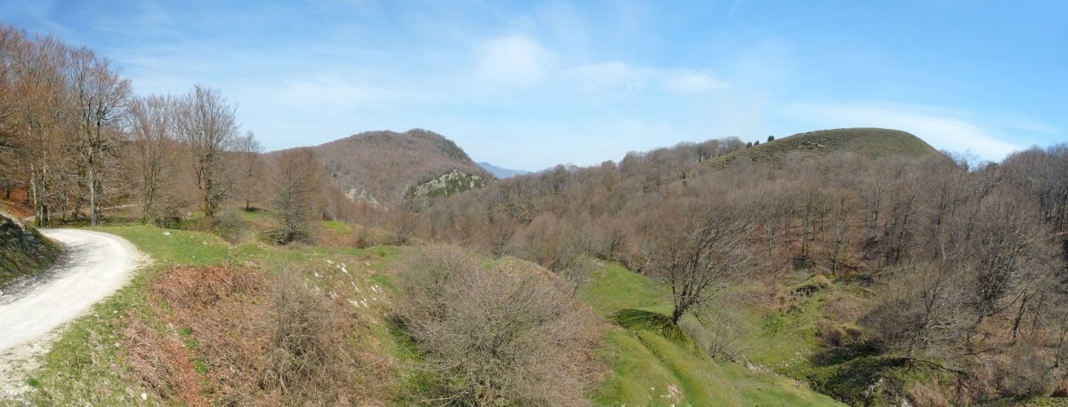 Karramiztegi (ezkerraldean) Belateko bidetik