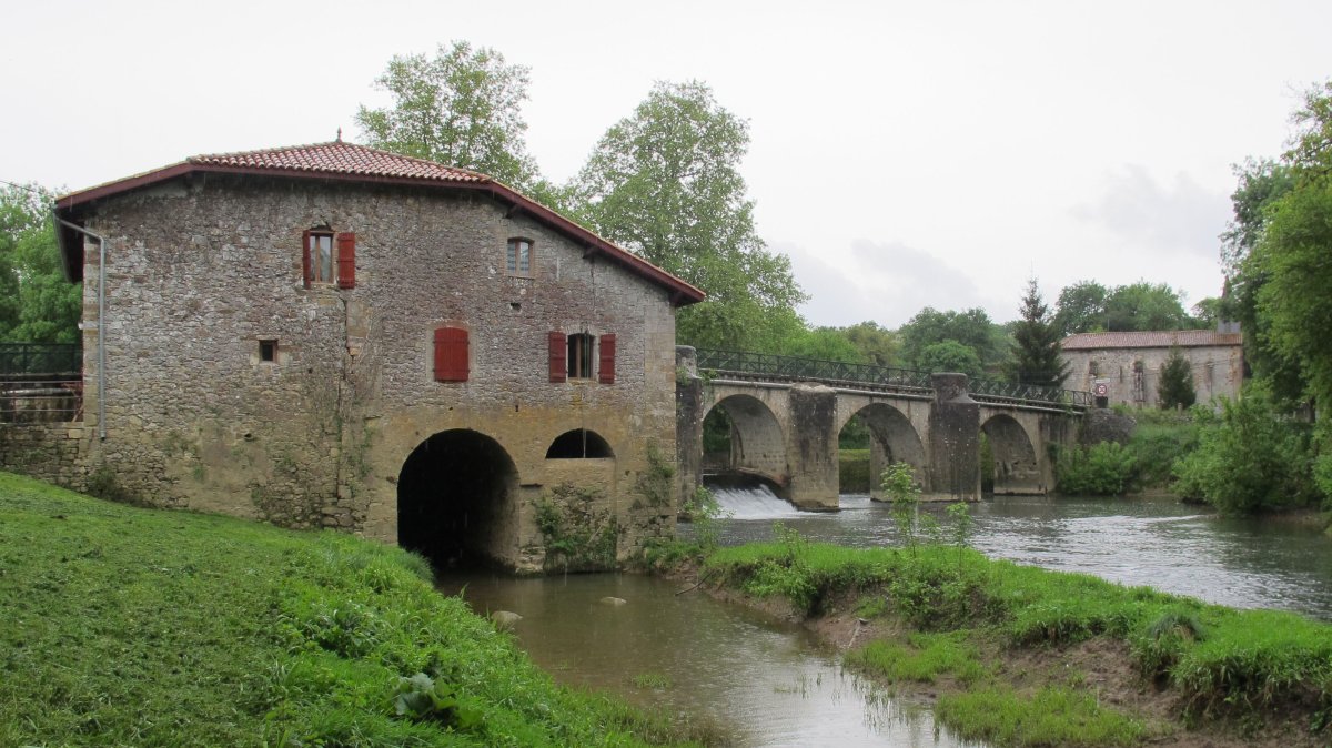 Errota, zubia eta eliza, Erreiti