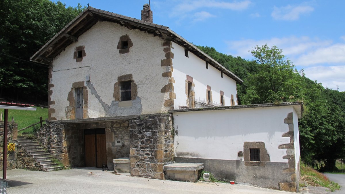 Benta baserria eta San Kristobal ermita, Urrotz