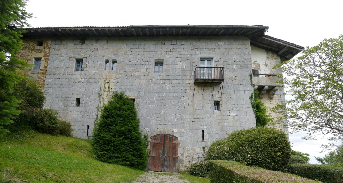 Laurgain dorretxea, Aia