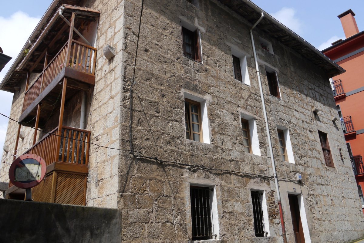 Sasiola dorretxea, Deba