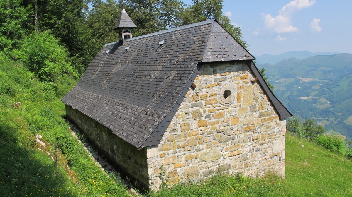 San Jose ermita, Larraine