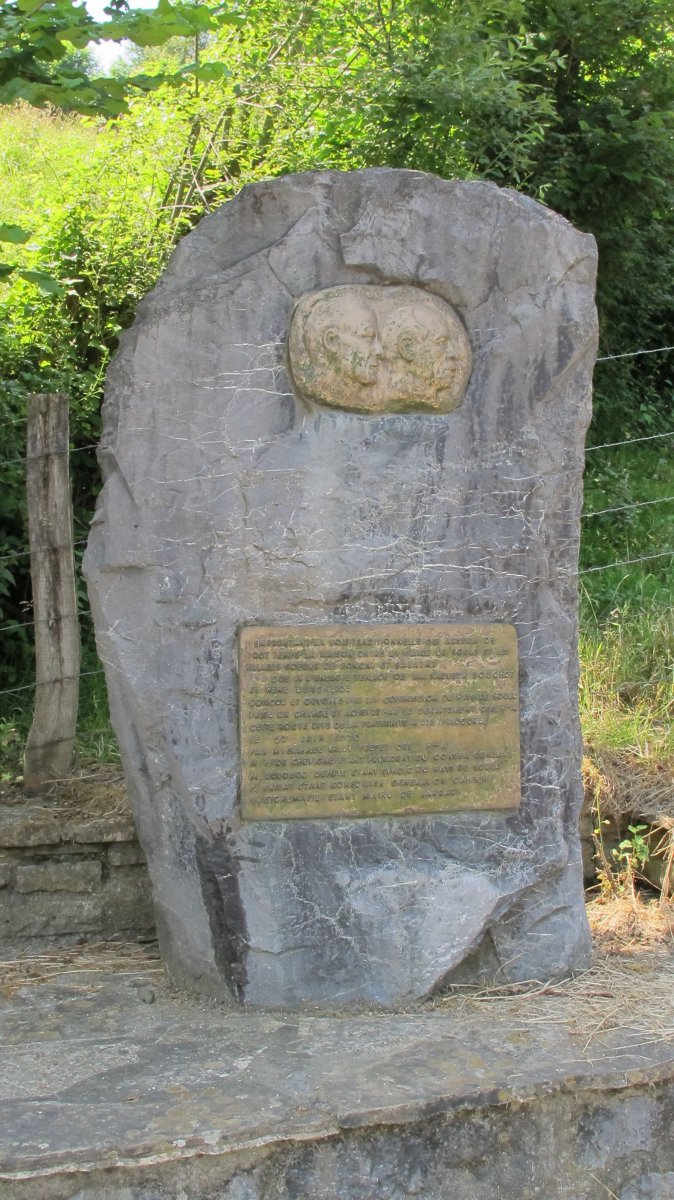 Oroigarria herriko sarreran, Larraine