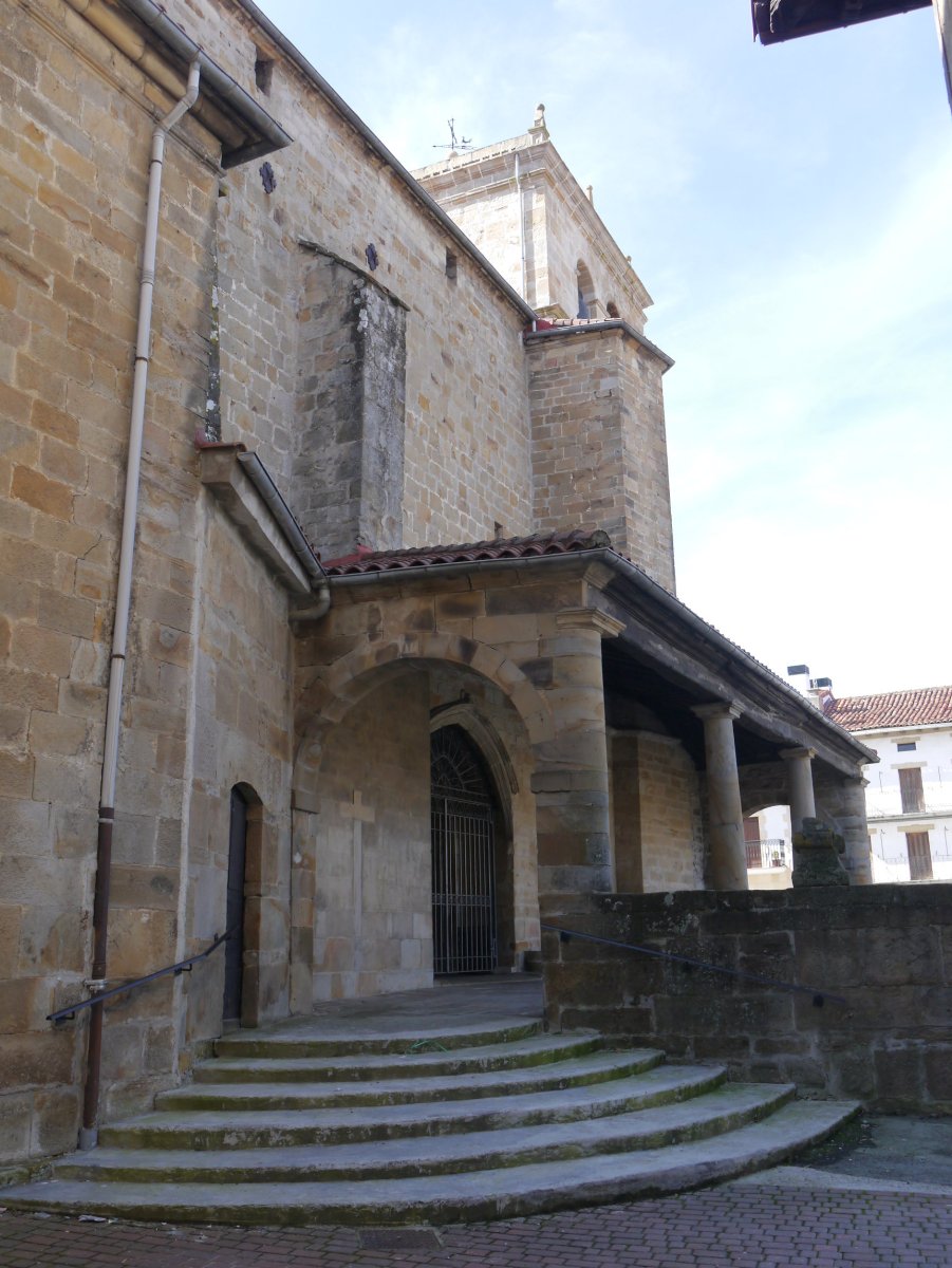 San Salvador eliza, Lakuntza