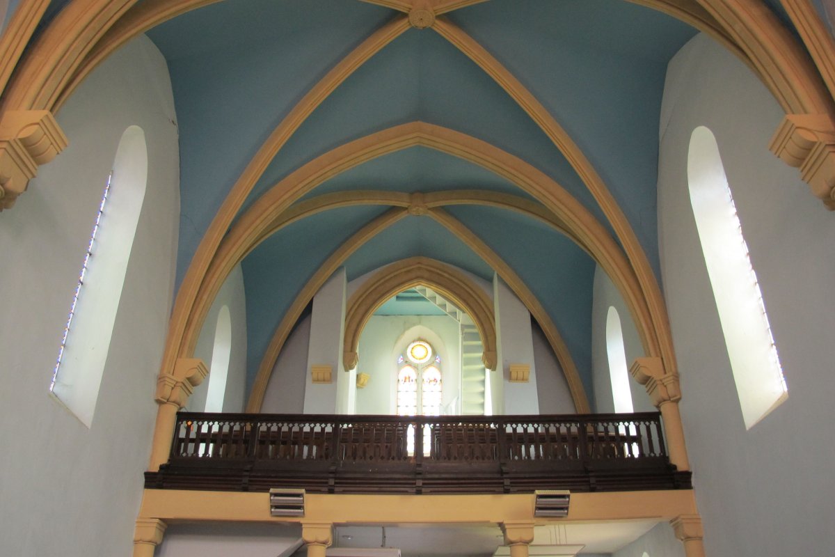 San Pedro eliza, Uhartehiri