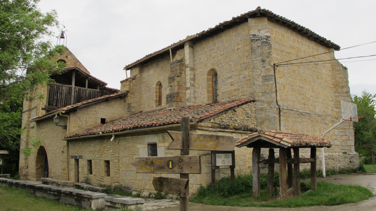 Santa Elena eliza, Lalastra