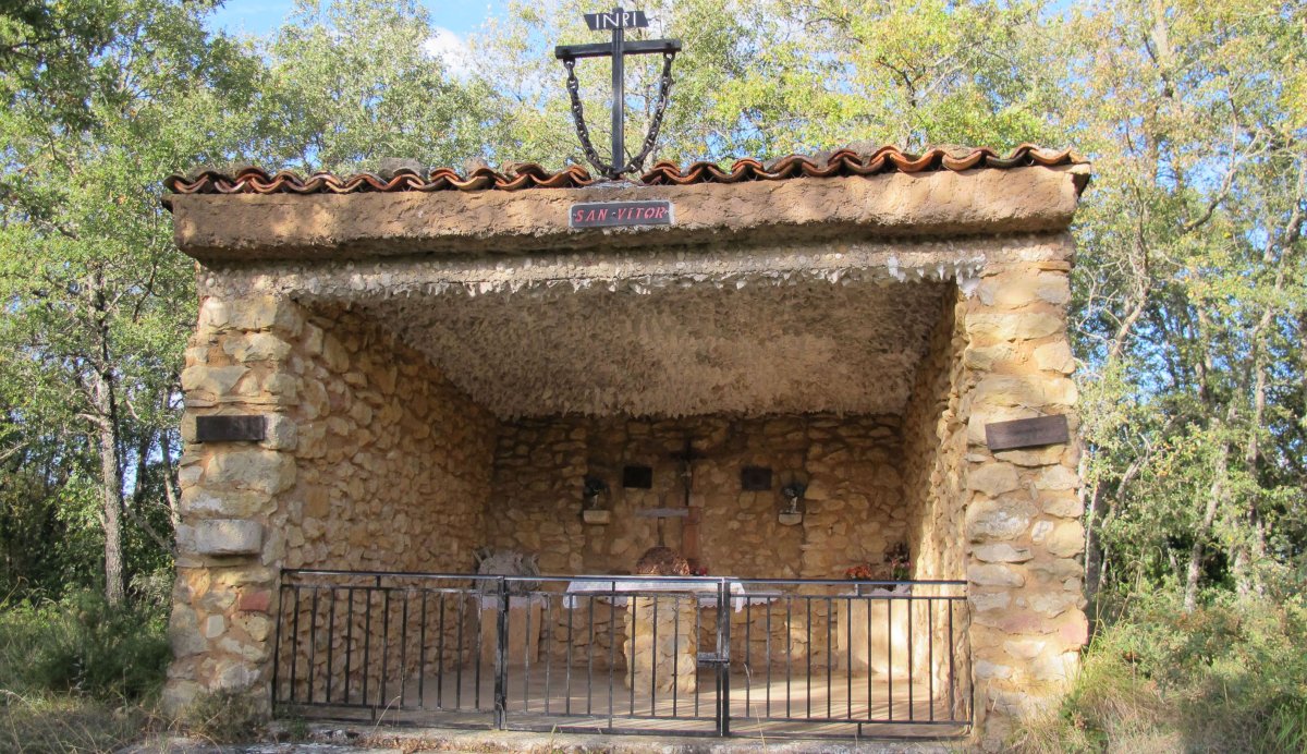 San Victor ermita, Obekuri