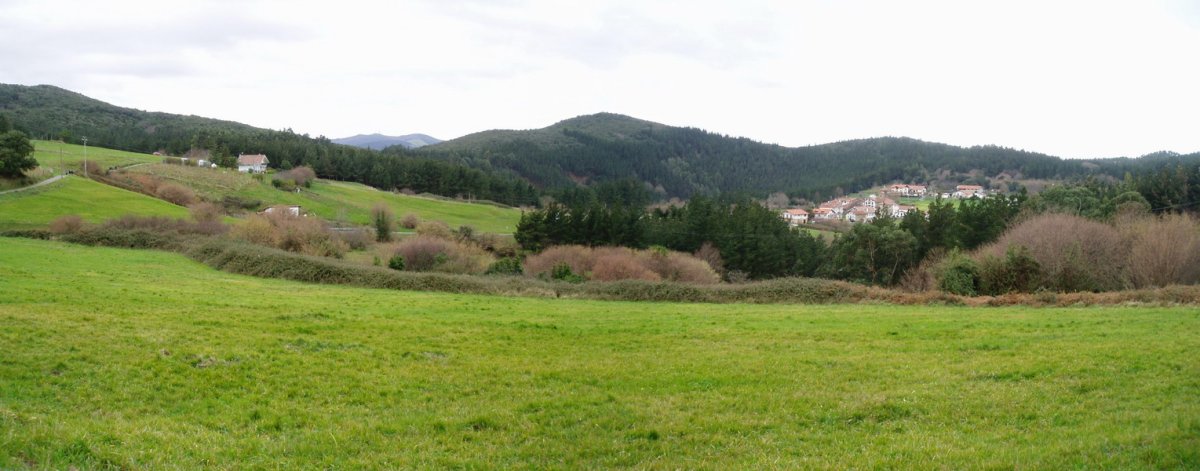 Atxarre ekialdetik ikusita