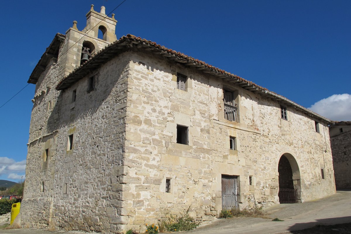 San Ciprian y Santa Justina eliza, Busto de Trebiño