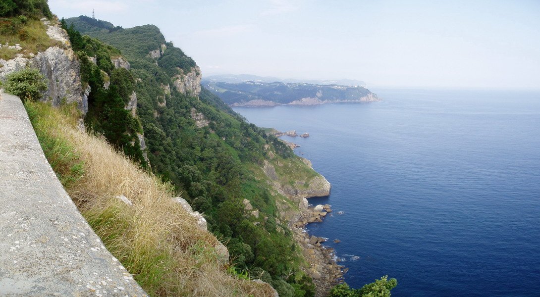 Otoio eta itsasertza talaiatik ikusita