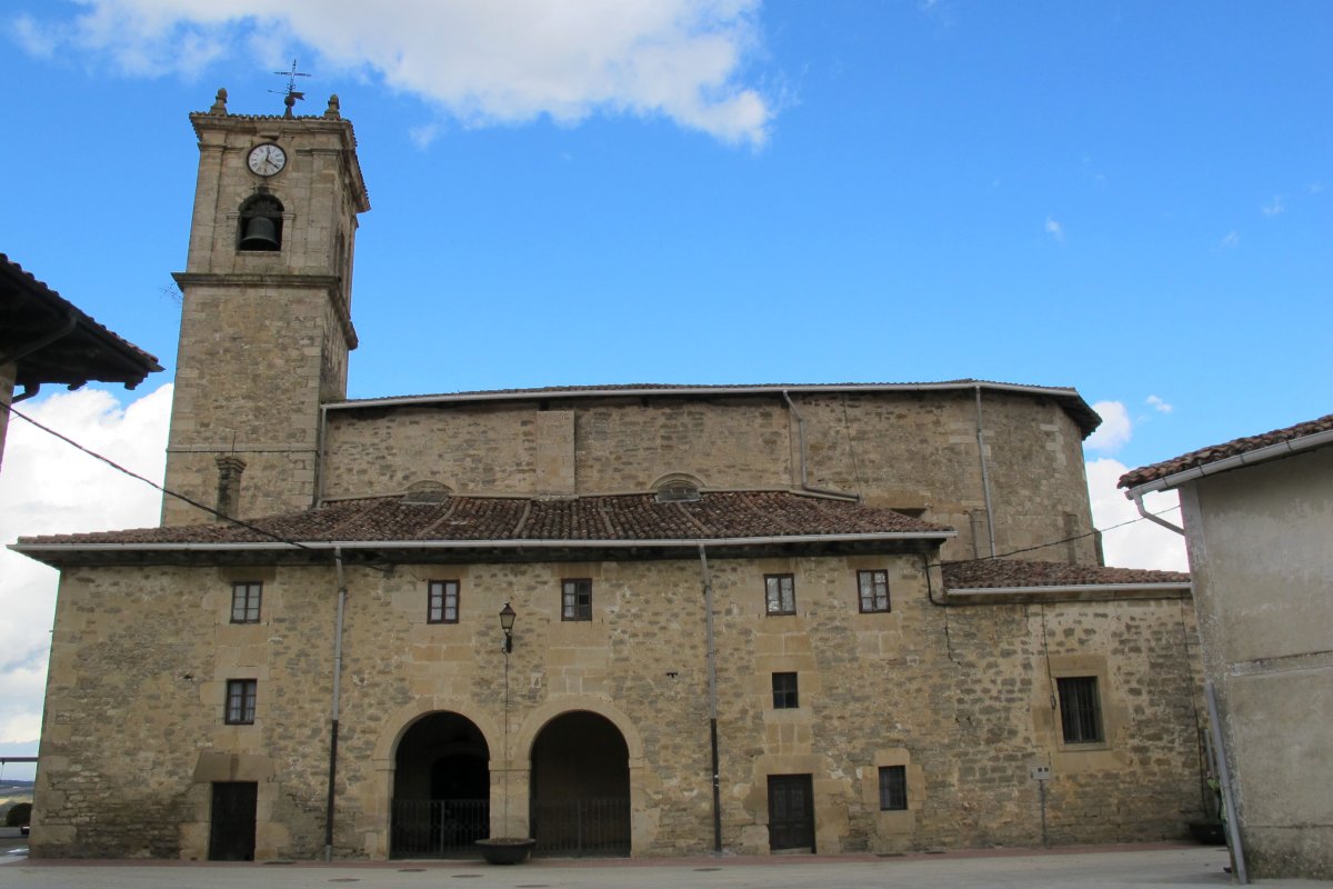 San Esteban eliza, Gauna