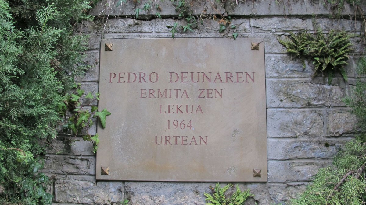 San Pedro ermita egon zan lekuko plaka, Etxaleku