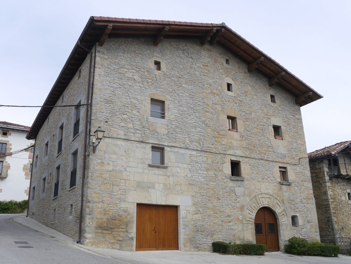 Urtzutegia eta Herrikoetxea, Oskotz