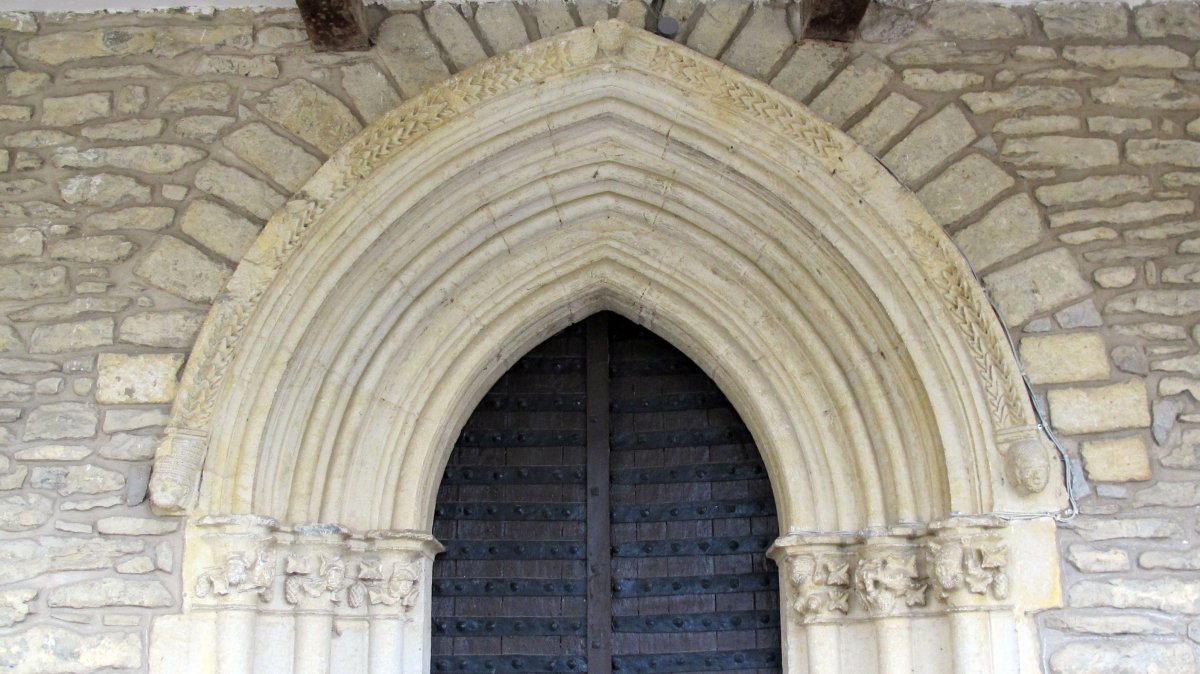 Asunción eliza, Mendiguren