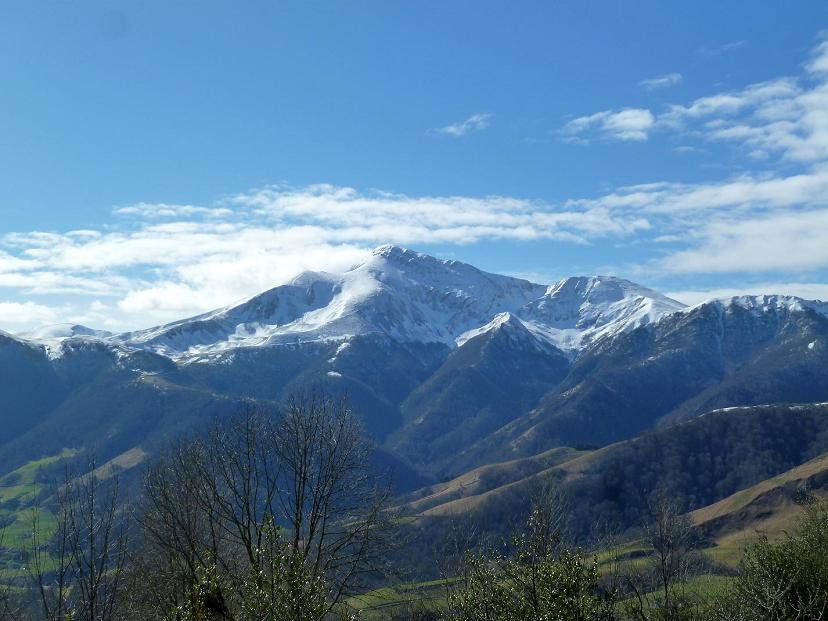 Orhi, mendebaldeko isurialdetik