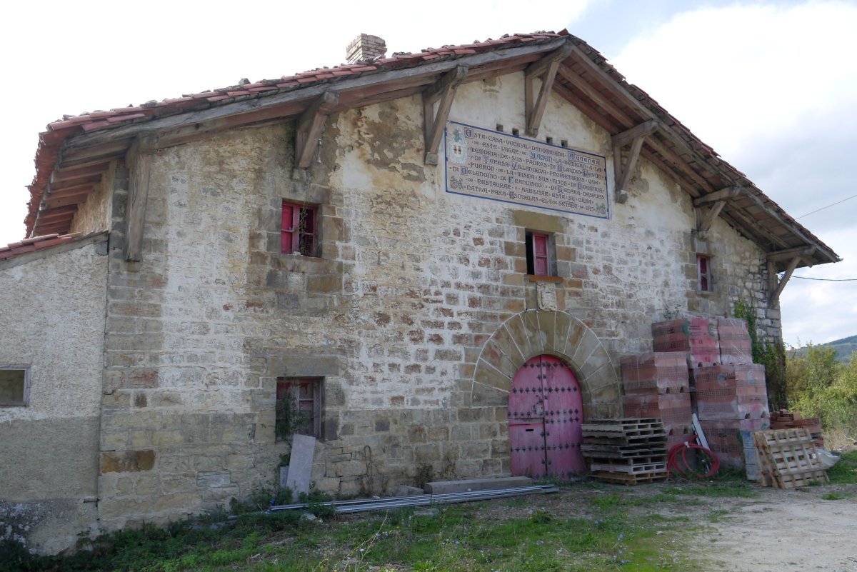 Auzenea etxea, Ihaben