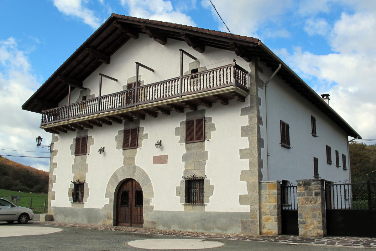 Apeztegia etxea, Jauntsarats-Basaburua