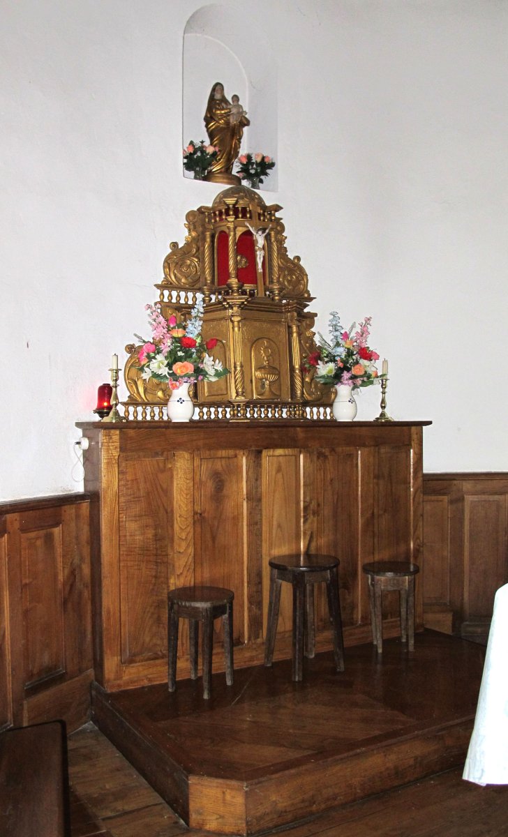 Saint Etienne eliza, Astüe