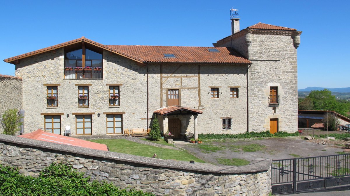 Letona Hurtado de Mendoza Dorrea, Letona