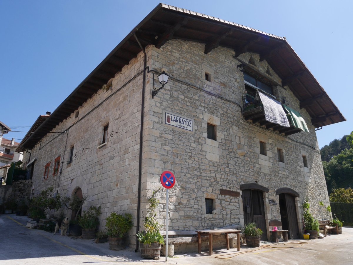 Etxea, Larraiotz