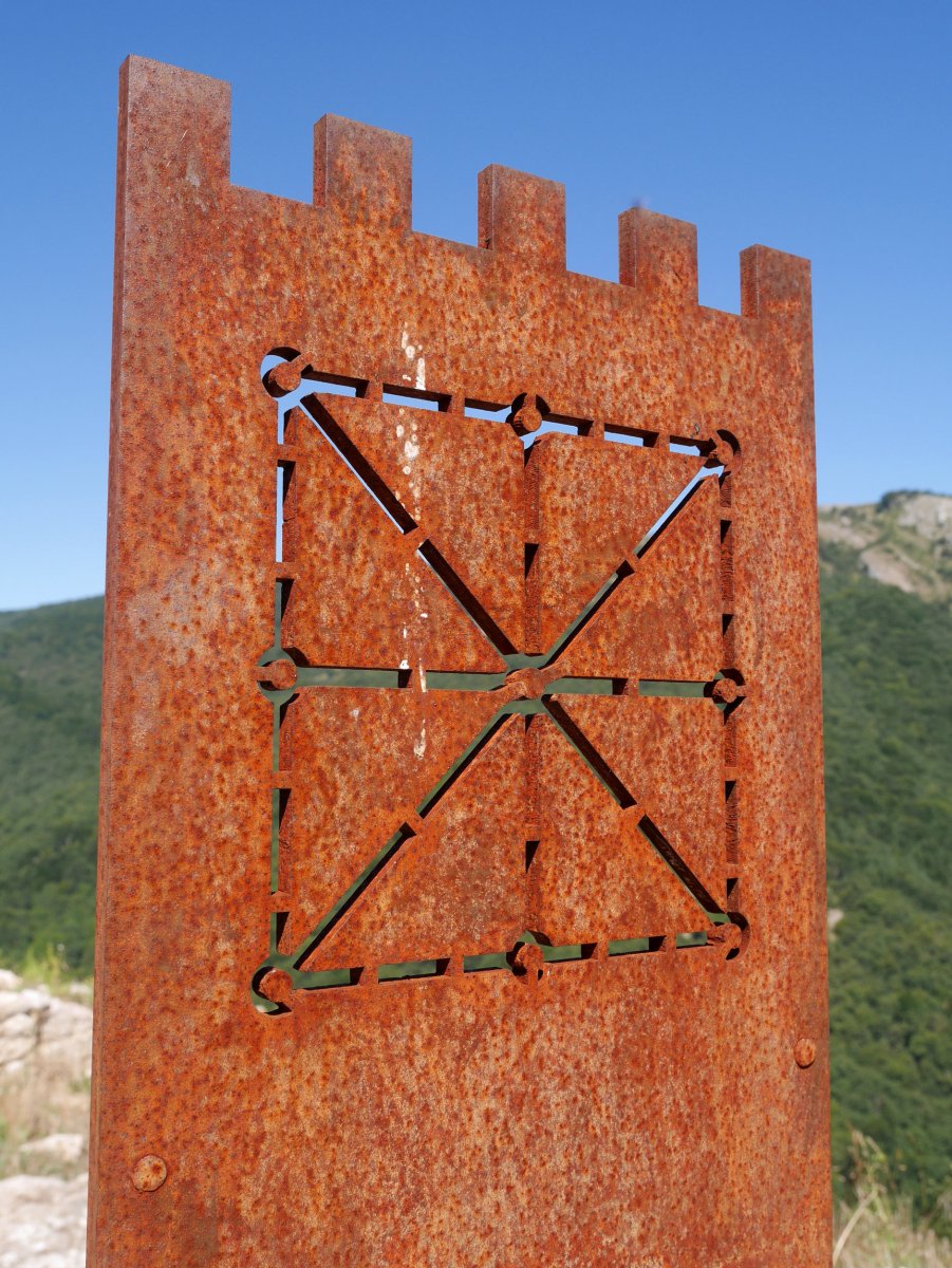 Nafarroako Gaztelu zaharren lekuko ikurra