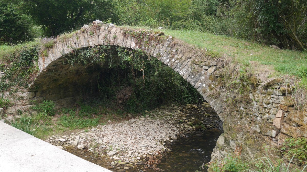 Zubi zaharra Latasa aldean