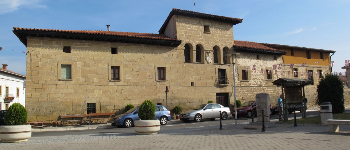 Saenz de Santamaria jauregia, Rivabellosa